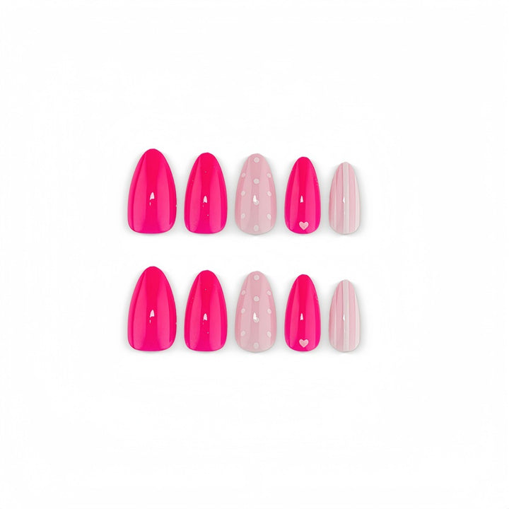 Artificial nails in playful design with hearts and dots Stornfield