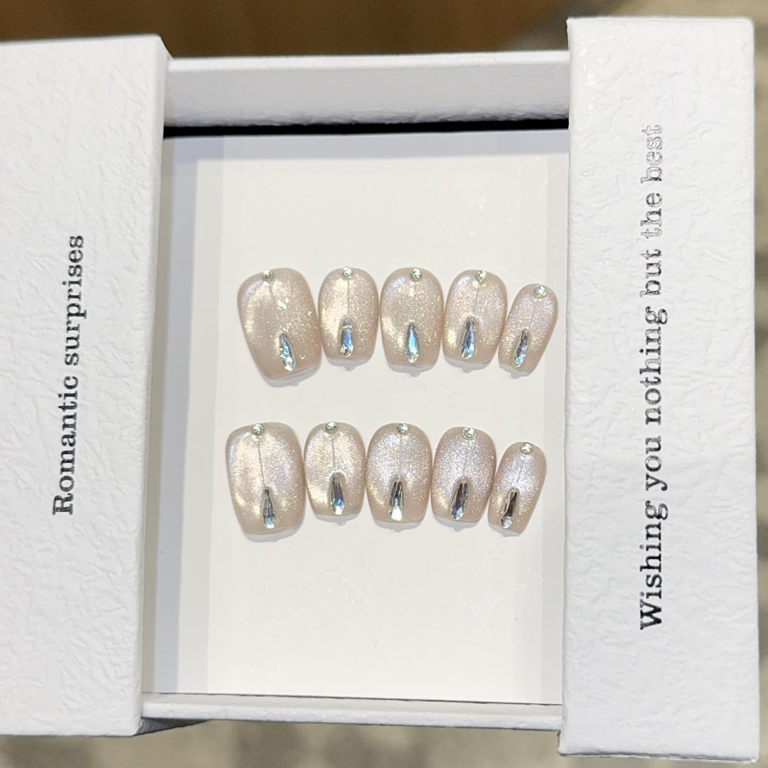 Artificial nails with elegant glamour design Stornfield