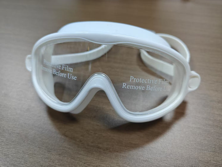 Swimming mask with wide field of vision and UV protection Stornfield