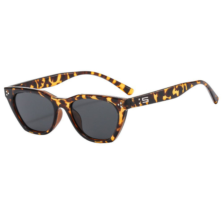 Women Retro-inspired Sunglasses with Distinctive Frame Stornfield