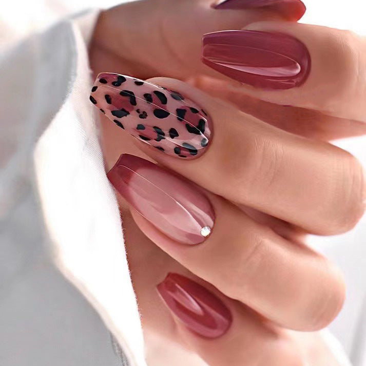 Artificial nail art with elegant leopard patterns Stornfield