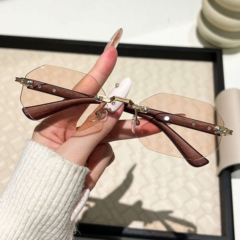 Women's futuristic sunglasses with geometric frame and wood details Stornfield