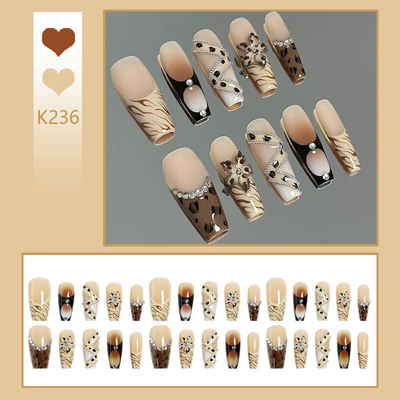 Artificial nail set with unique design Stornfield