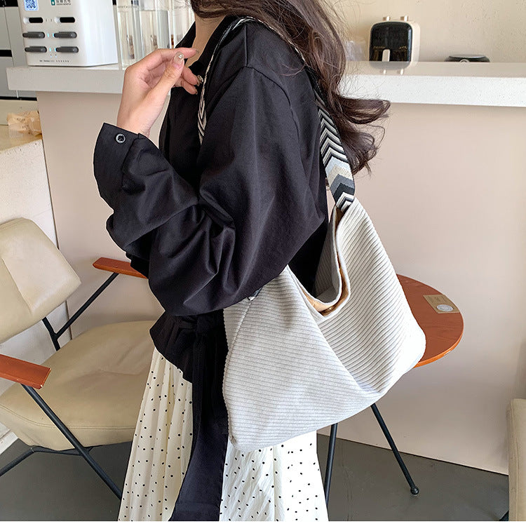 Casual shopper bag with fashionable shoulder strap Stornfield