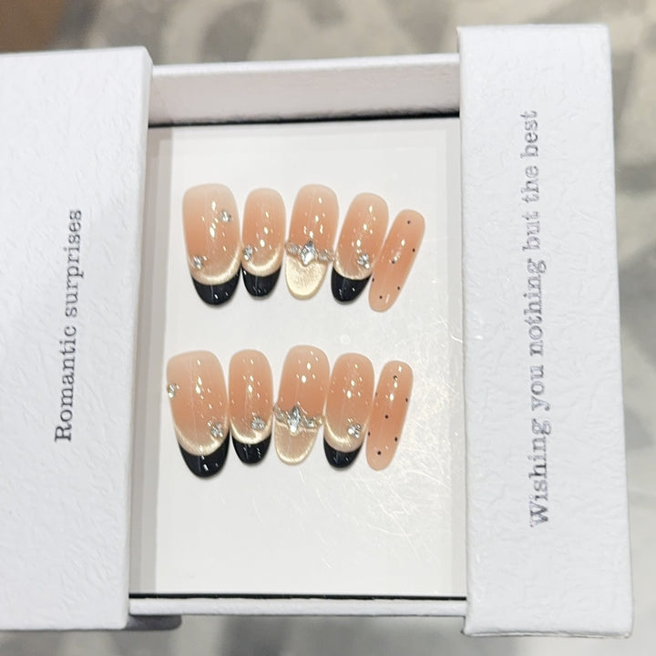 Artificial nails with Romantic Design Stornfield