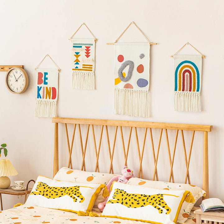 Hand-tufted wall hanging made of cotton with rainbow motif and fringes