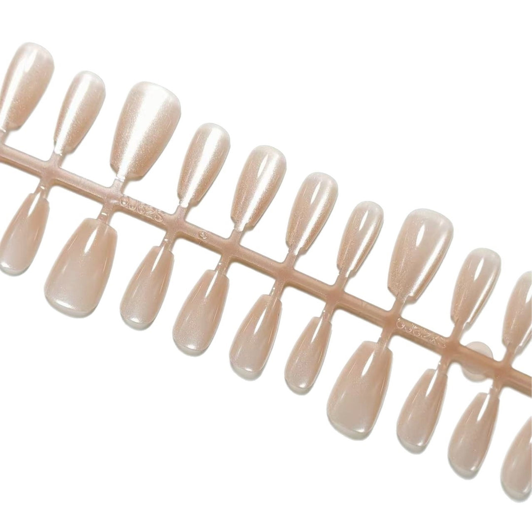 Artificial nails in the elegant nail art set Stornfield