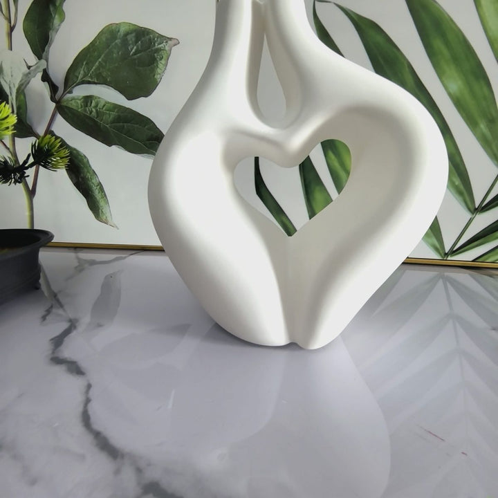 Heart-Shaped Decorative Sculpture Stornfeild
