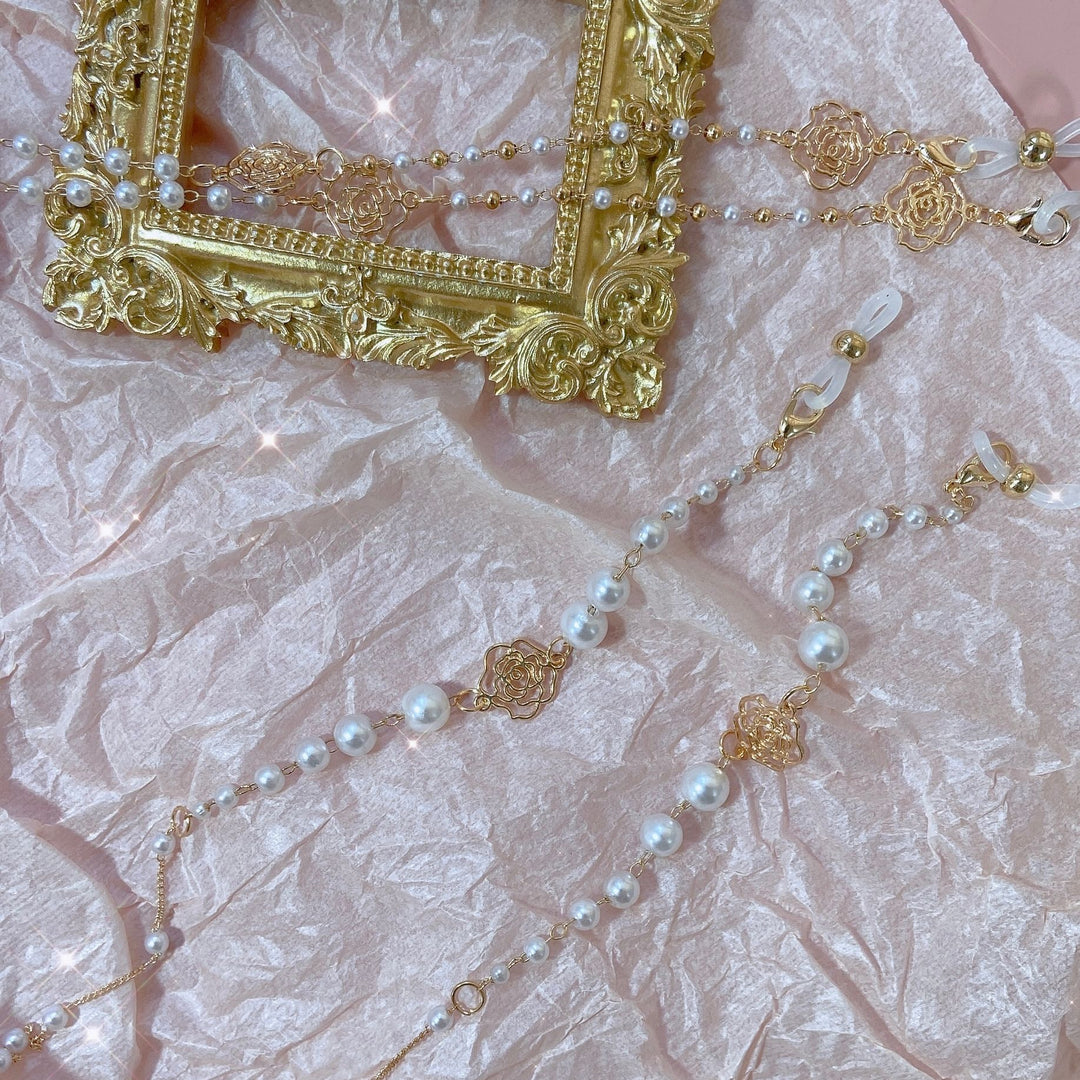 Sparkling glasses holder chain with pearls and floral pendants Stornfield