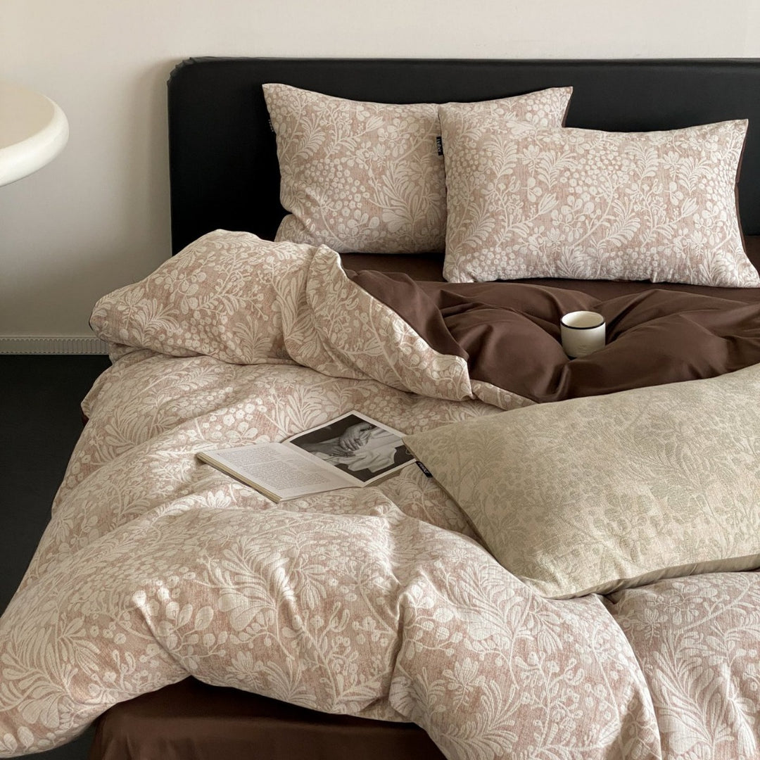 Jacquard bedding set made of cotton-blend fabric with floral relief pattern