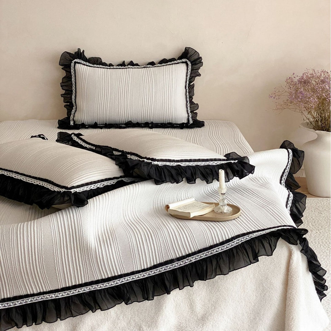 Bedspread with structured wave pattern surface and decorative ruffle trim