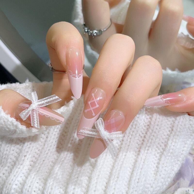 Artful nail designs with cat motif Stornfield