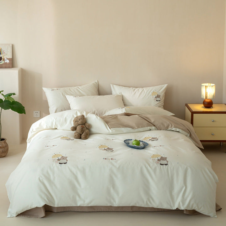 Embroidered cotton bedding set with Christmas tree and wreath emblems