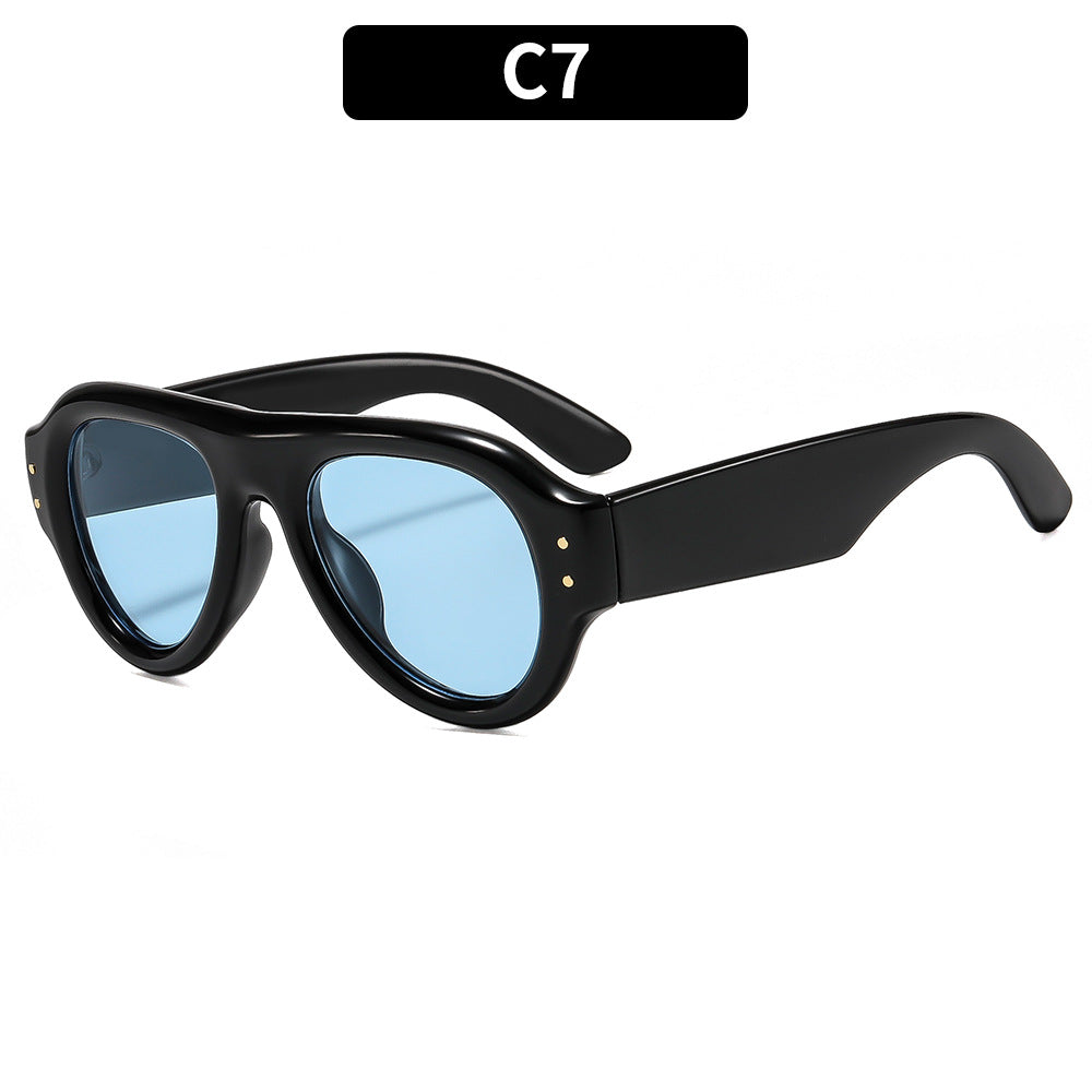 Retro-Inspired Oversized Fashion Sunglasses