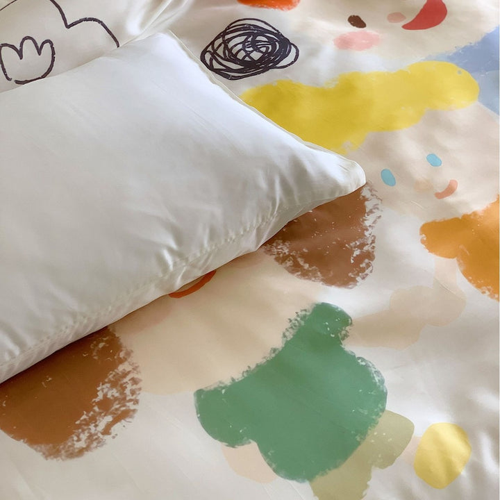 Duvet cover set with hand-drawn doodle print and breathable cotton satin