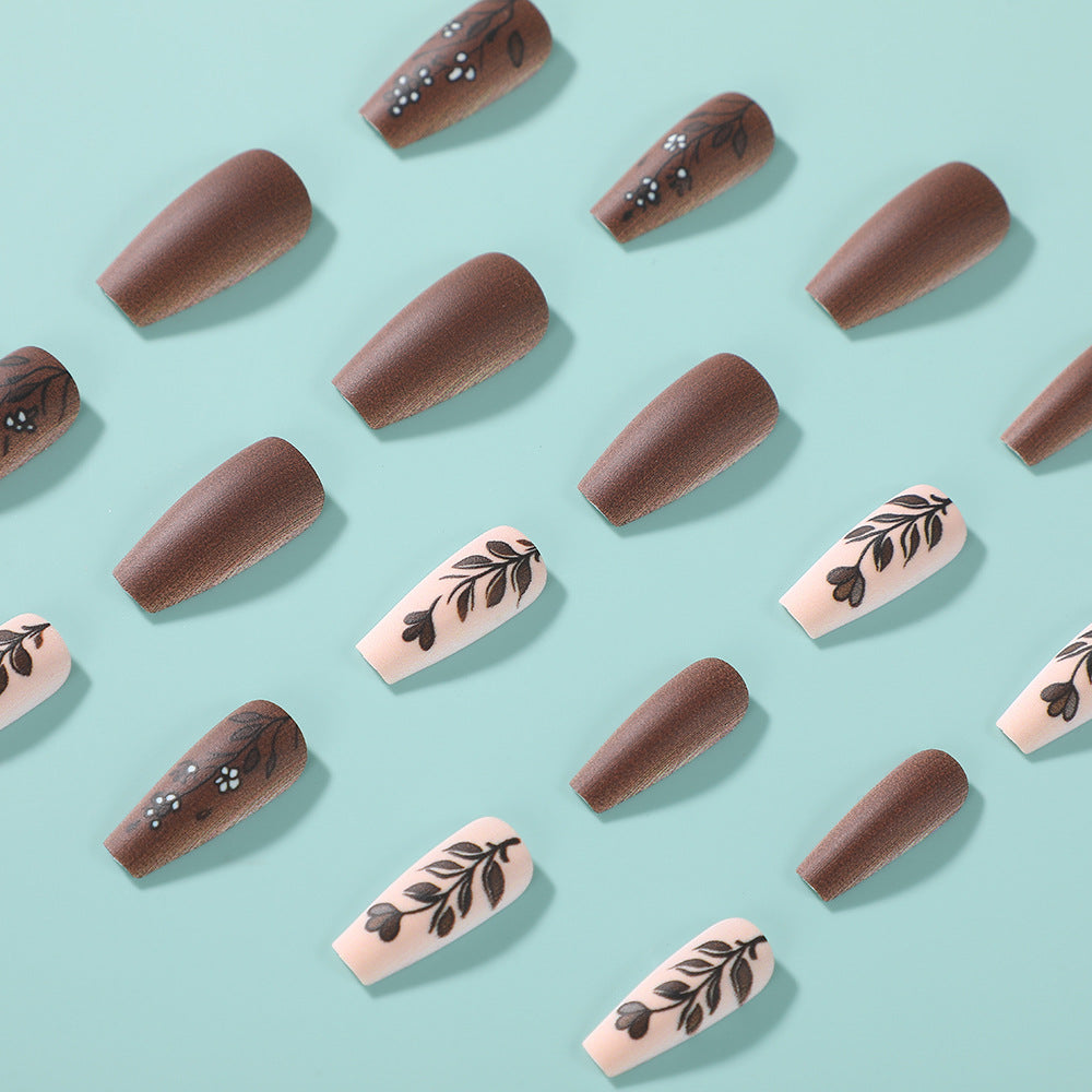 Artificial nails in an elegant and natural design Stornfield