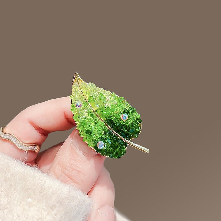 Elegant Leaf Brooch Stornfield