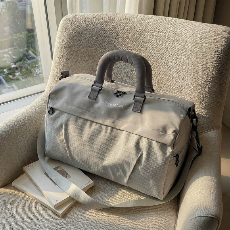 Sporty travel bag with padded carrying system and multiple compartments Stornfield