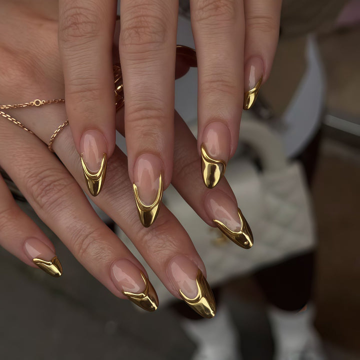 Artificial nails with elegant gold accent Stornfield