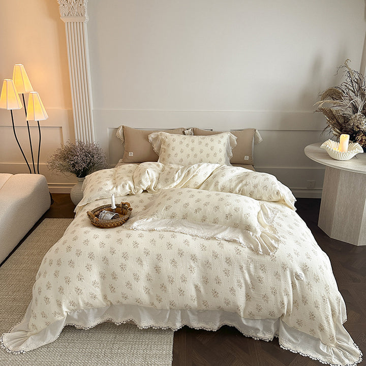 Bedding set made of cotton gauze with romantic floral motif and lace frill
