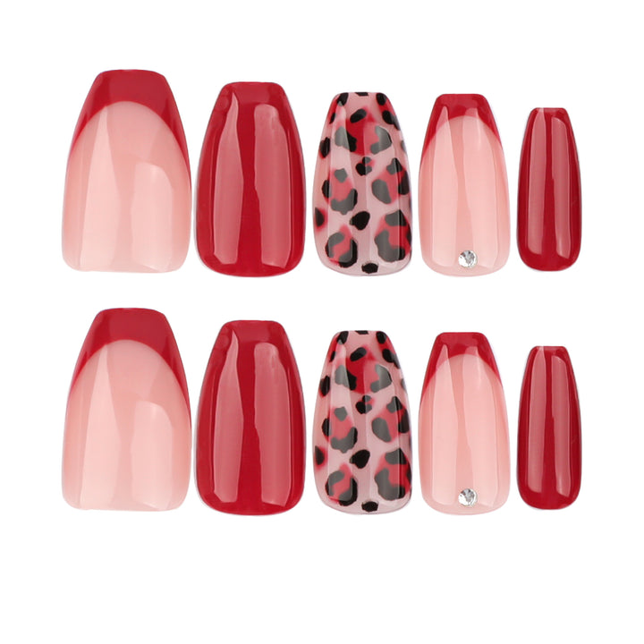 Artificial nail art with elegant leopard patterns Stornfield