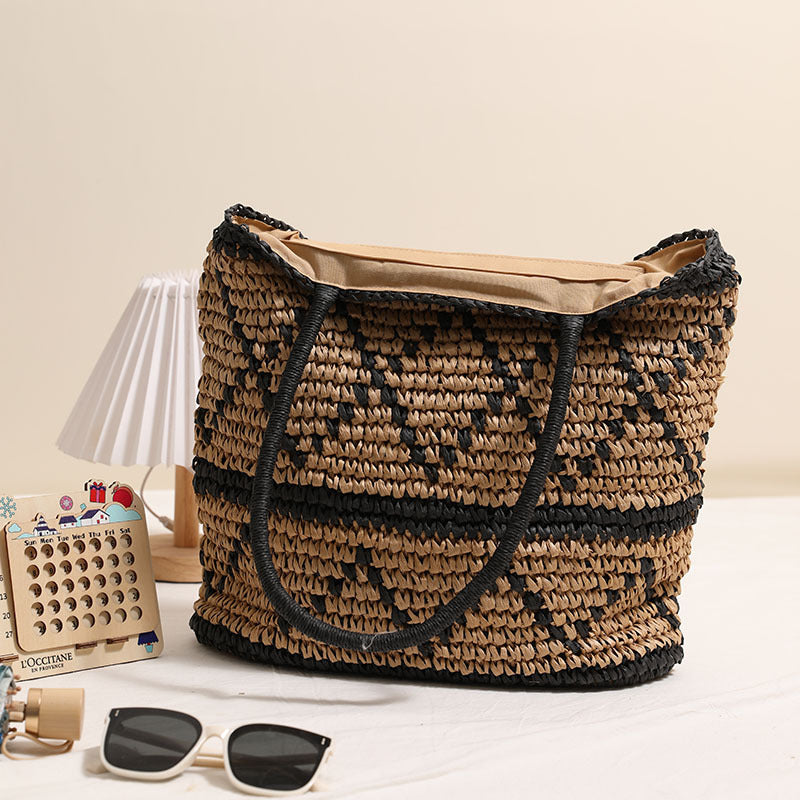 Handcrafted wicker bag with geometric pattern Stornfield