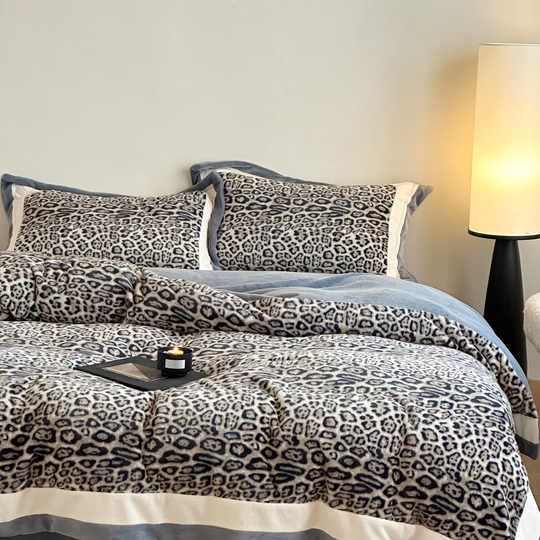 Luxury microfiber bed set with leopard fur look and velvet trim