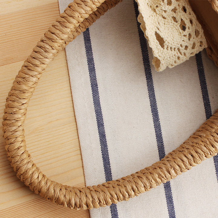Handcrafted straw bag with elegant lace Stornfield