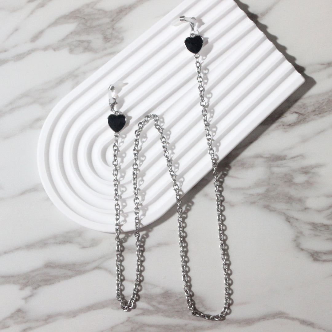 Fashionable glasses holder chain with heart pendants Stornfield