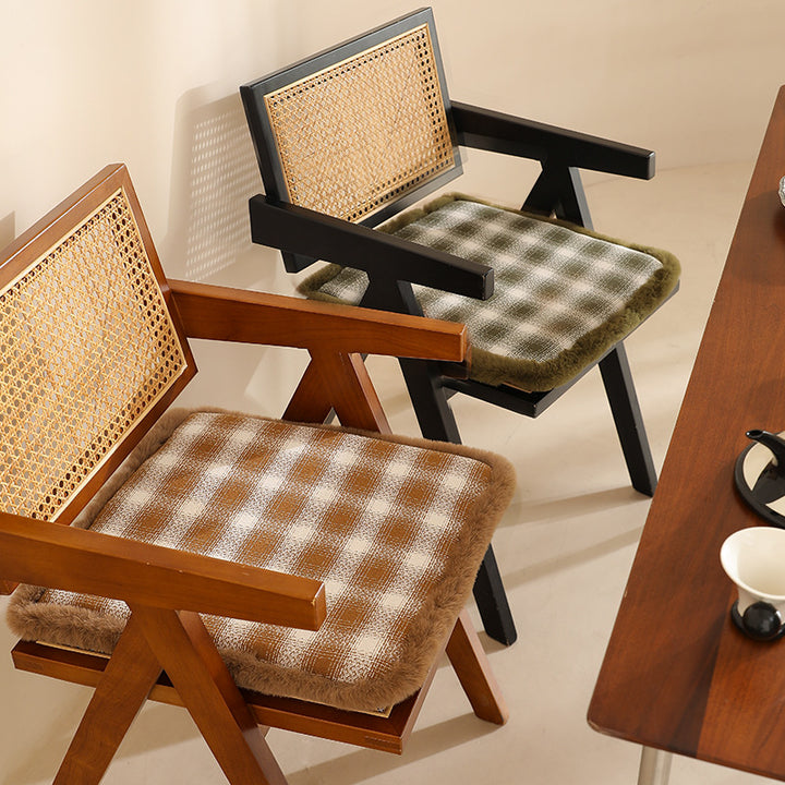 Quilted seat cushion with faux fur edge and thermal insulation
