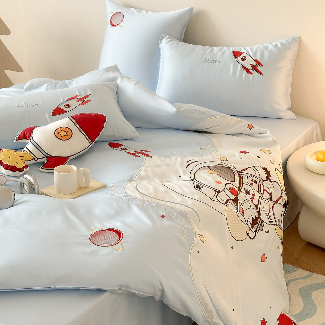 Children's bedding set made of cotton satin with rocket and Ultraman appliqués
