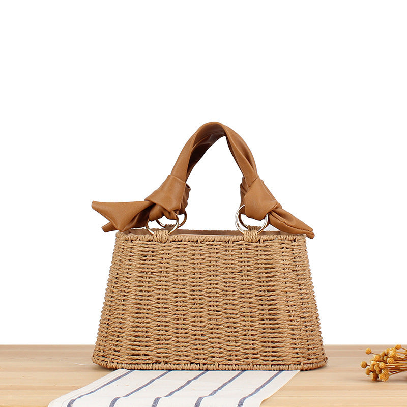 Elegant Handbag with Braided Design and Fashionable Details Stornfield