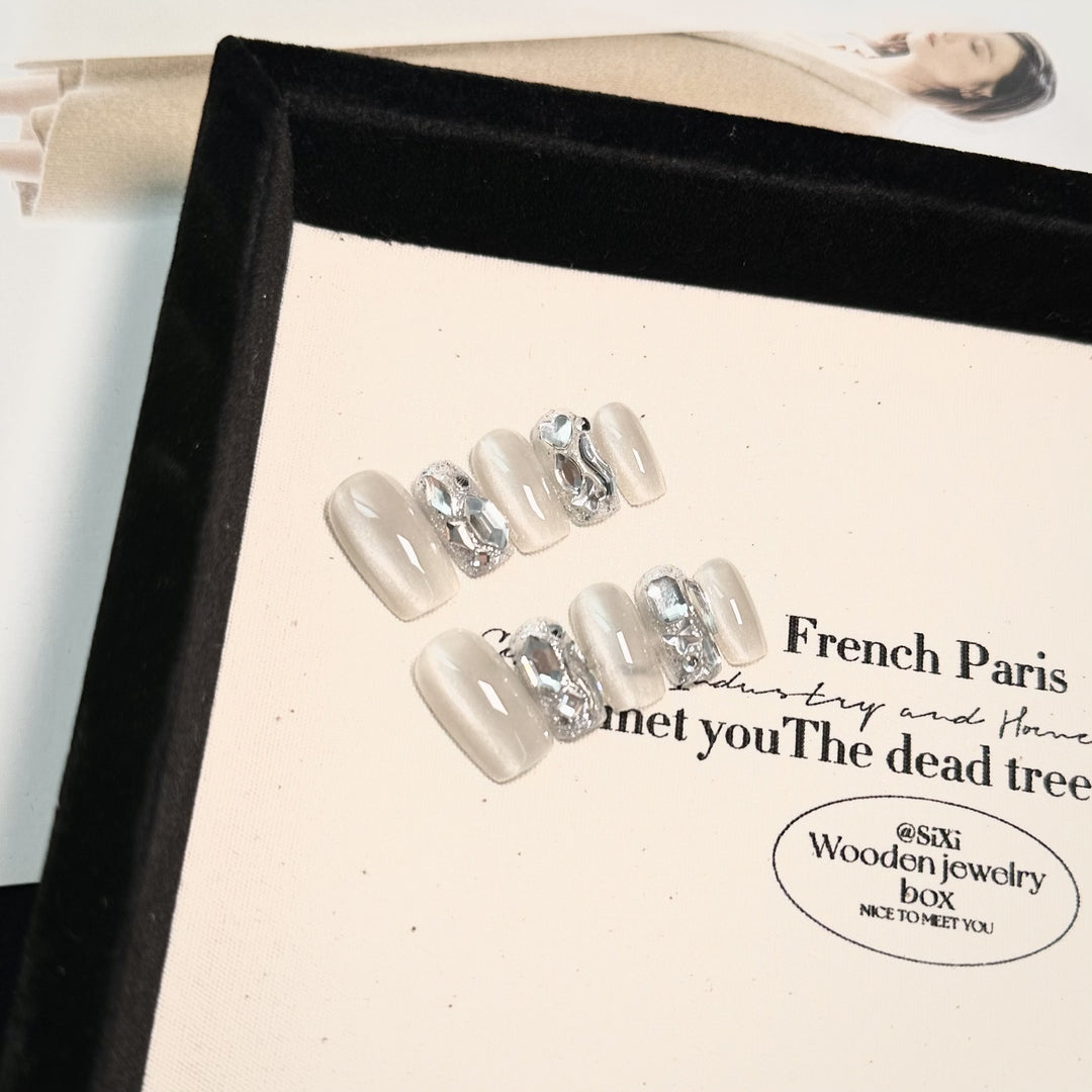 Decorative Crystal-Embellished Press-On Nail Set