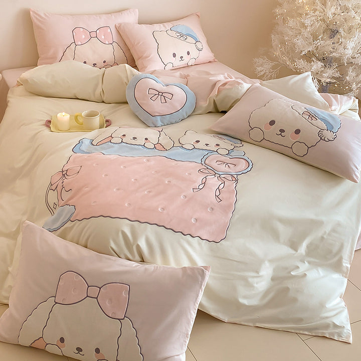 Kids bedding set with plush appliqués and motif embroidery
