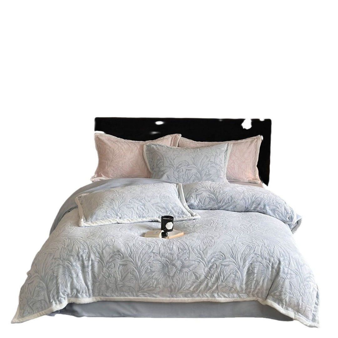 Quilted velvet bedding set with floral relief and reversible function