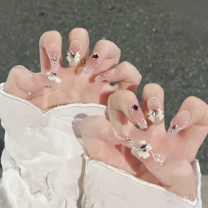 Artificial nails with floral accents Stornfield