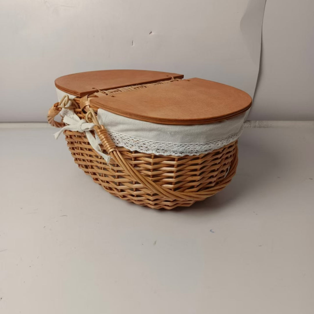 Women's picnic basket with practical wooden lid and stylish inner lining Stornfield