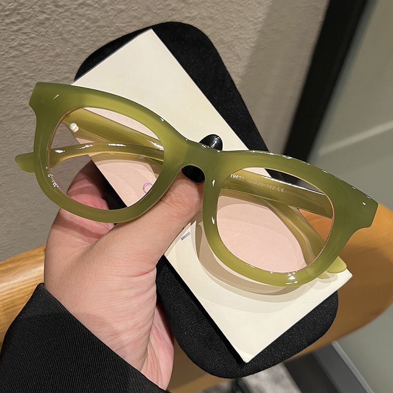 Women's stylish round sunglasses with sturdy frame and protective UV filter Stornfield