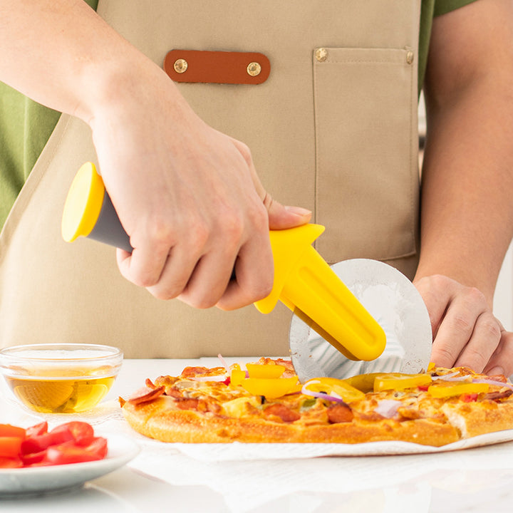Ergonomic pizza cutter with safety mechanism Stornfield