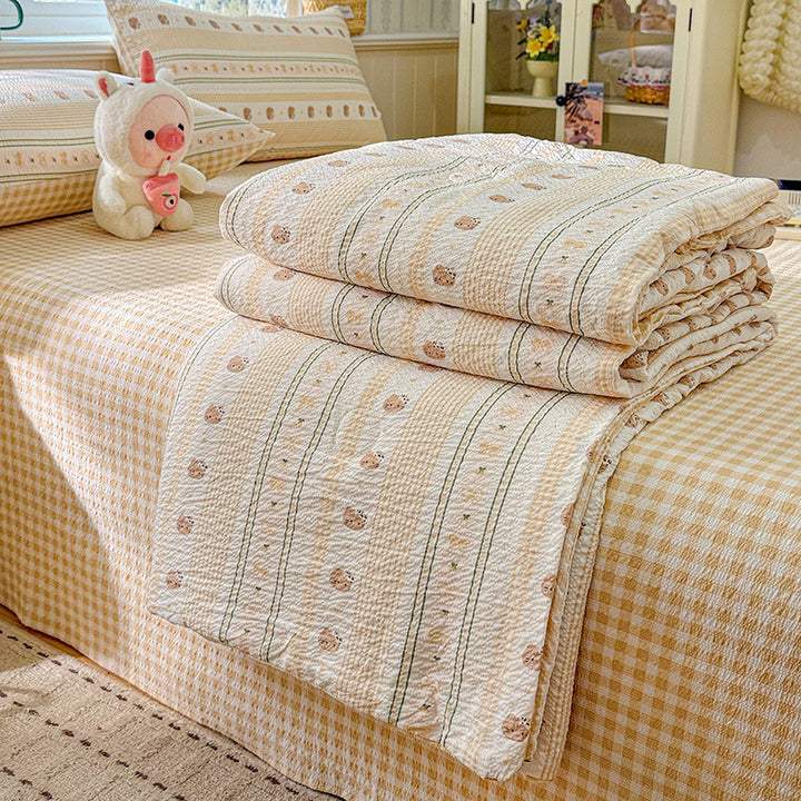Charming Vintage Style Quilt Set