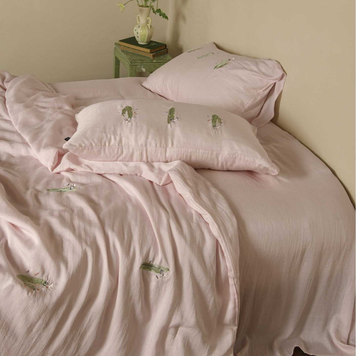 Embroidered cotton gauze bedding set with delicate cactus embroideries