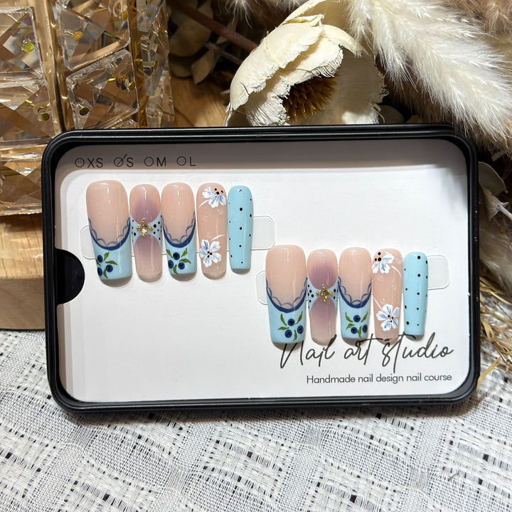 Artistic Press-On Nail Set with Floral and Geometric Design Stornfield