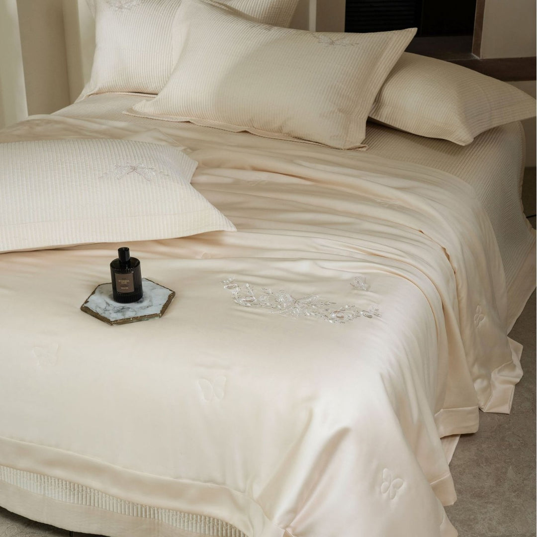 Luxurious cotton satin bedding set with quilted bedspread and floral embroidery