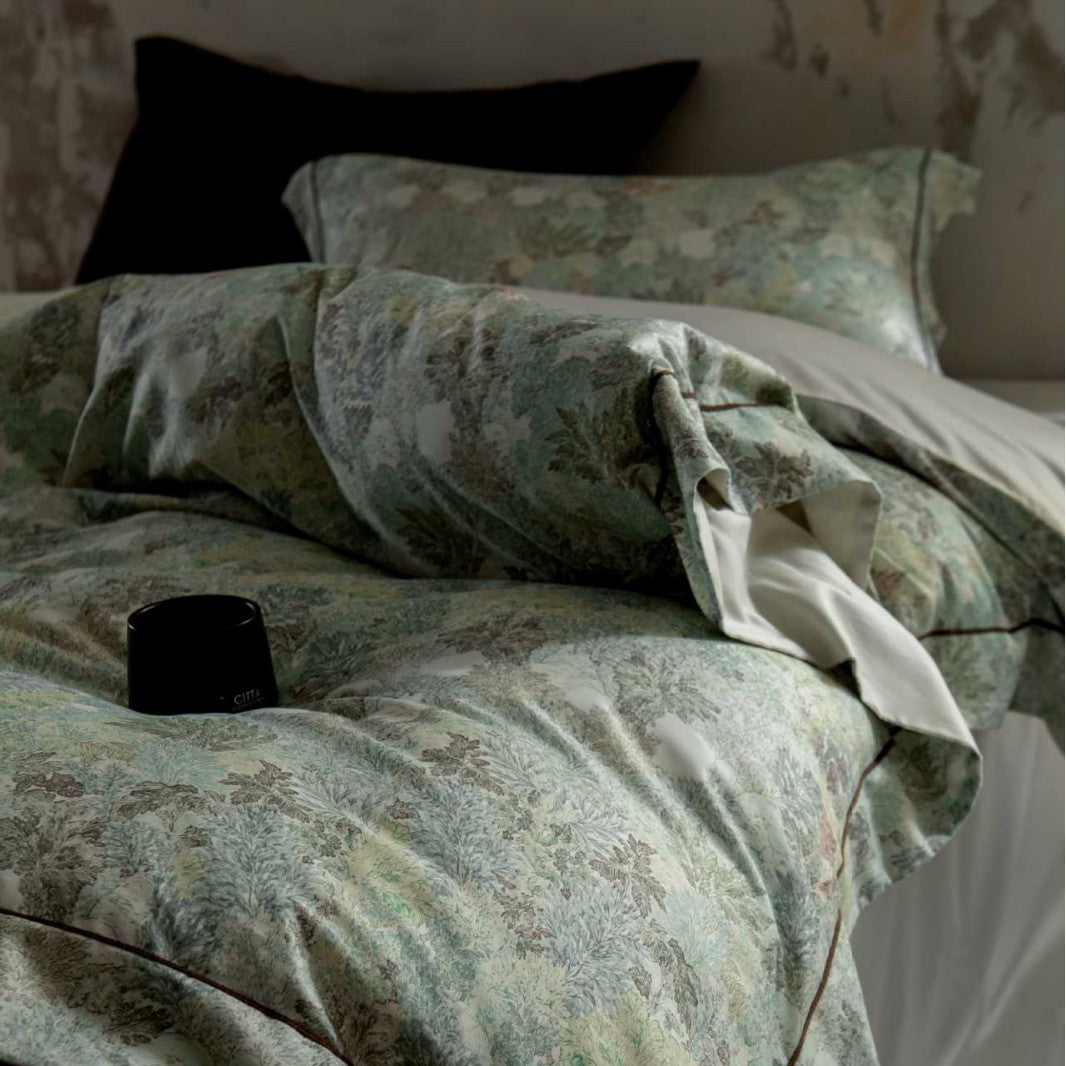 Bed linen set with subtle leaf and feather jacquard made of cotton percale