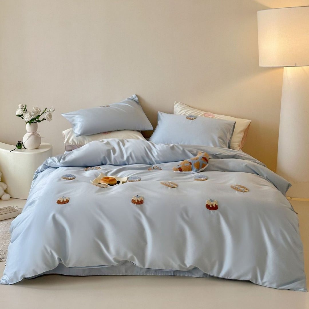 Cotton satin bed linen set with embroidered mini tartlet appliqués