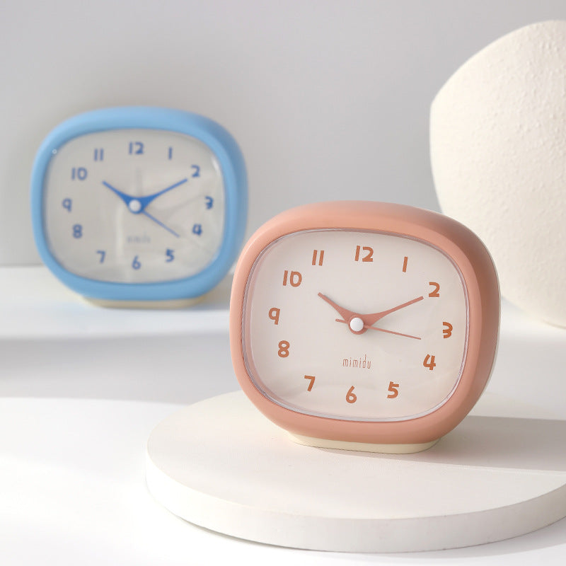 Table Clock in Modern Retro Design Stornfield