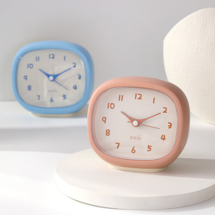 Table Clock in Modern Retro Design Stornfield