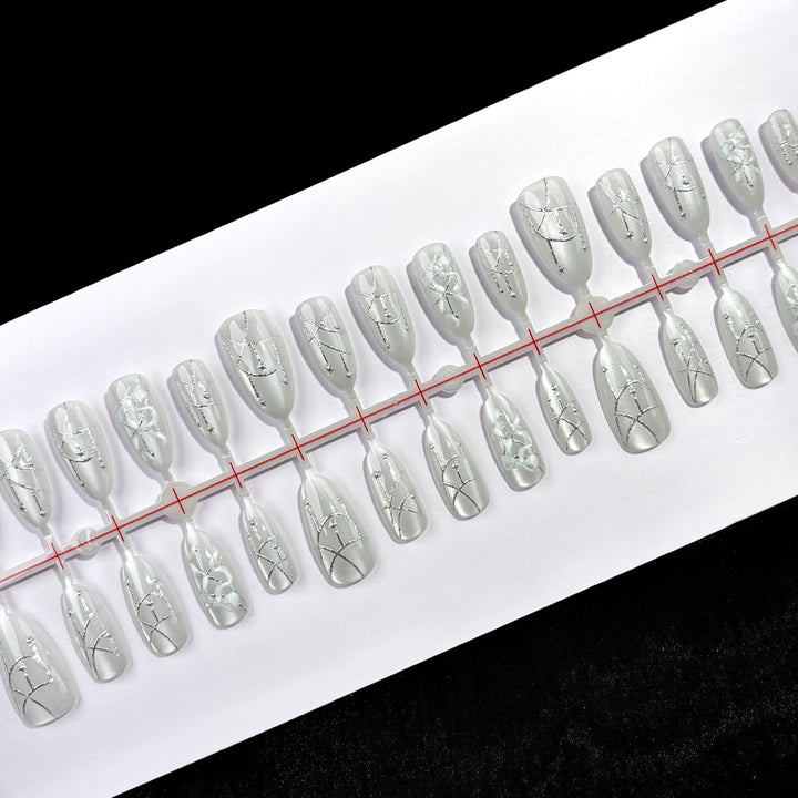 Decorative Press-On Nail Set with Elegant Silver Design