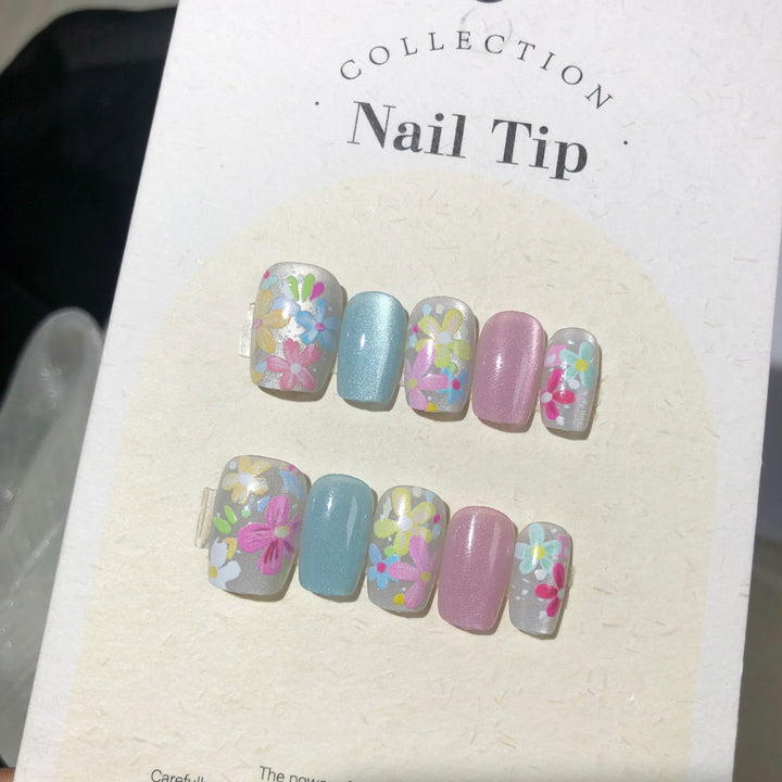 Floral-Themed Press-On Nail Art Set with Decorative Elements