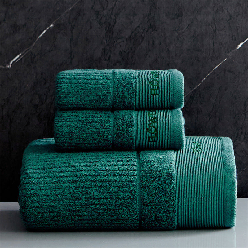 Luxurious terry towel set made of cotton velour with ribbed texture